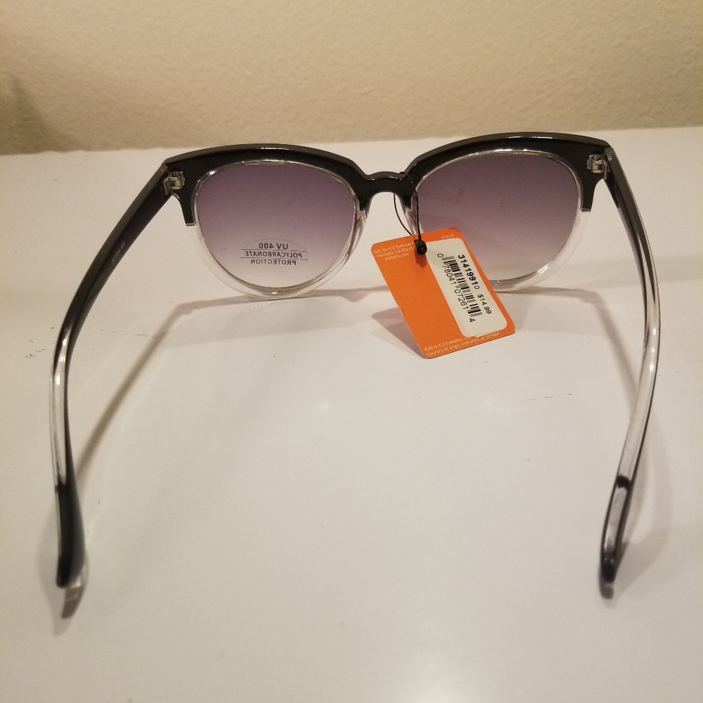 CLASSY SUNGLASSES NWT - Picture 6 of 8